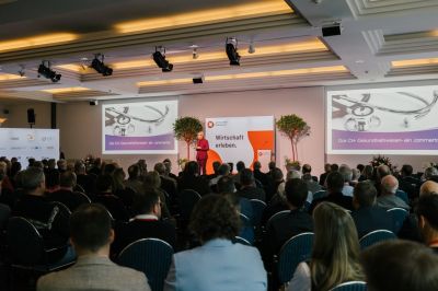 Bild262_sandramarusicphotography_wirtschaft_day1 Large.jpeg