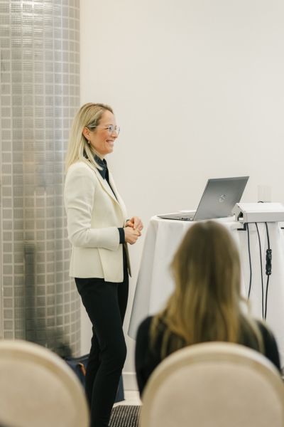 Bild305_sandramarusicphotography_wirtschaft_day1 Large.jpeg